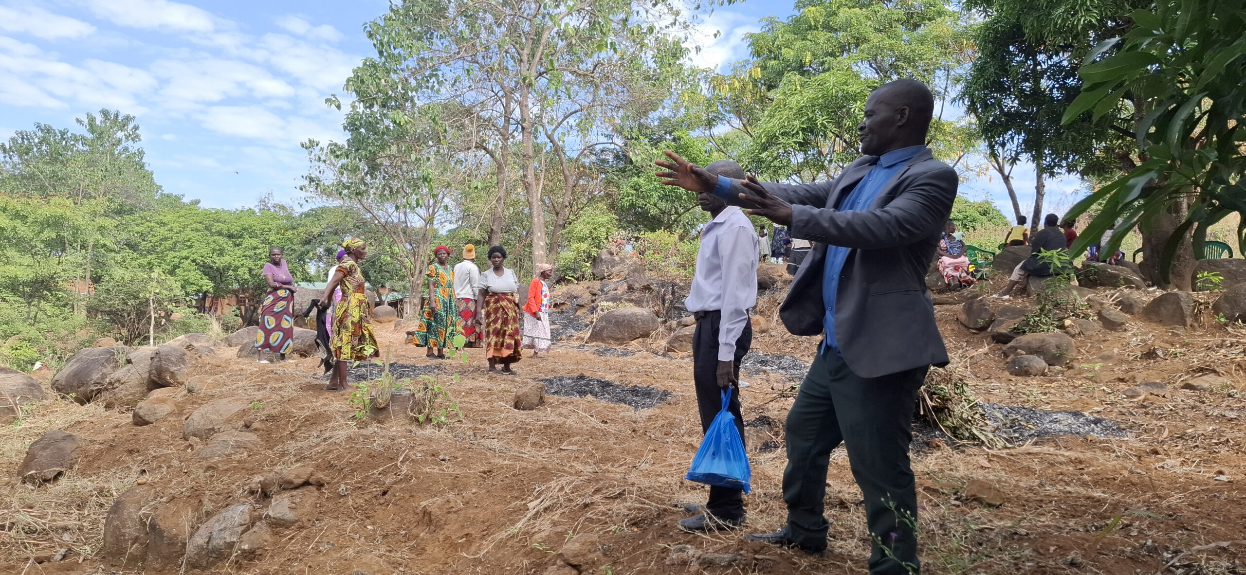 Site meeting attended by Kantimbanya village representatives and boNGO